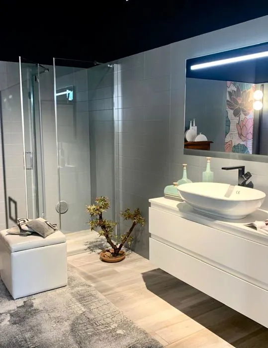 Progettazione completa di un bagno moderno con note zen